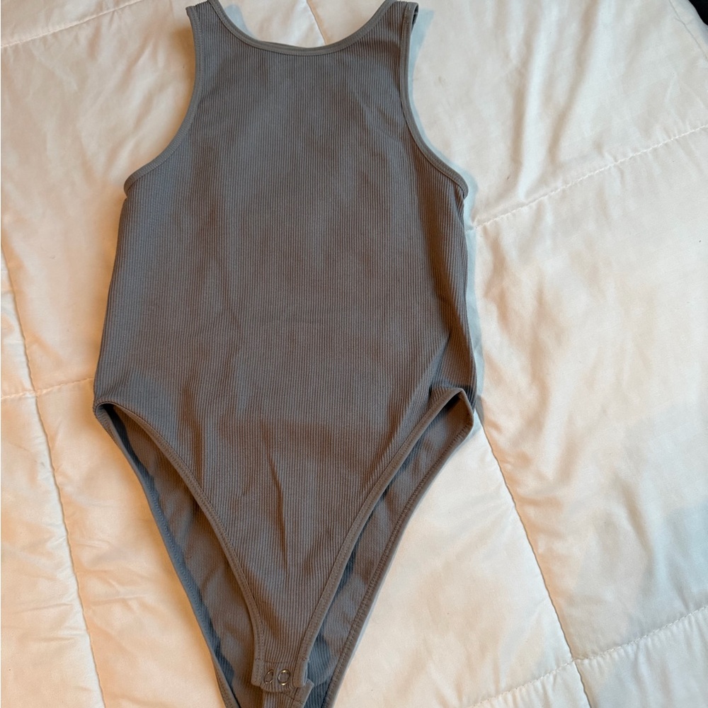 Elegant Gray Ribbed Bodysuit